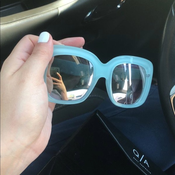 Quay Sunnies Worn Once - Picture 3 of 4